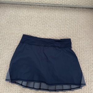 LULU-LEMON Skirt size 6 tall